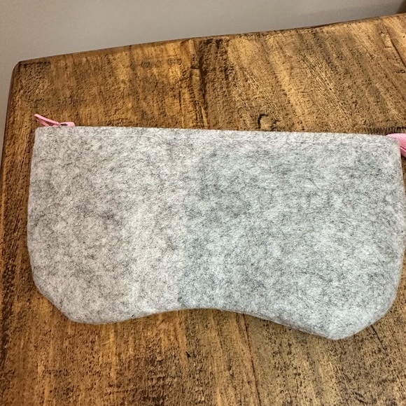 Eyeglass case- felt material- New - Picture 2 of 3